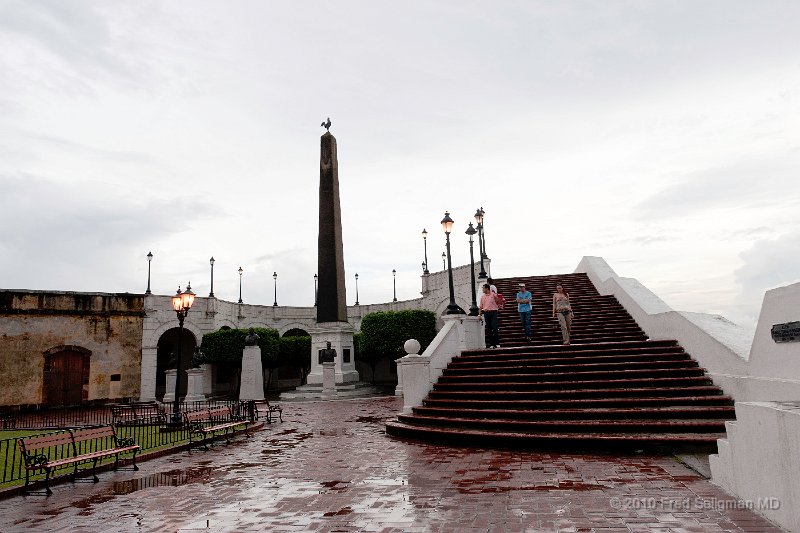 20101201_182229 D3.jpg - Plaza de Francia.  Commemorates France's attempt to build a canal